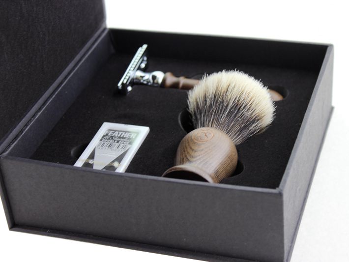 Wooden Handled Shaving set